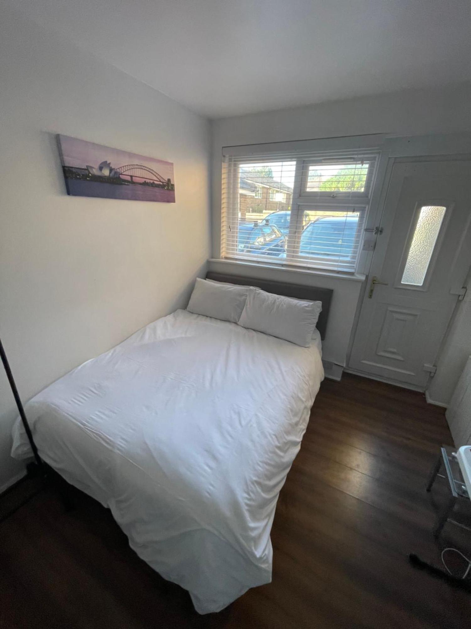 Fantastic Studio, Private Bathroom And Mini Kitchen. Thamesmead  Exterior foto