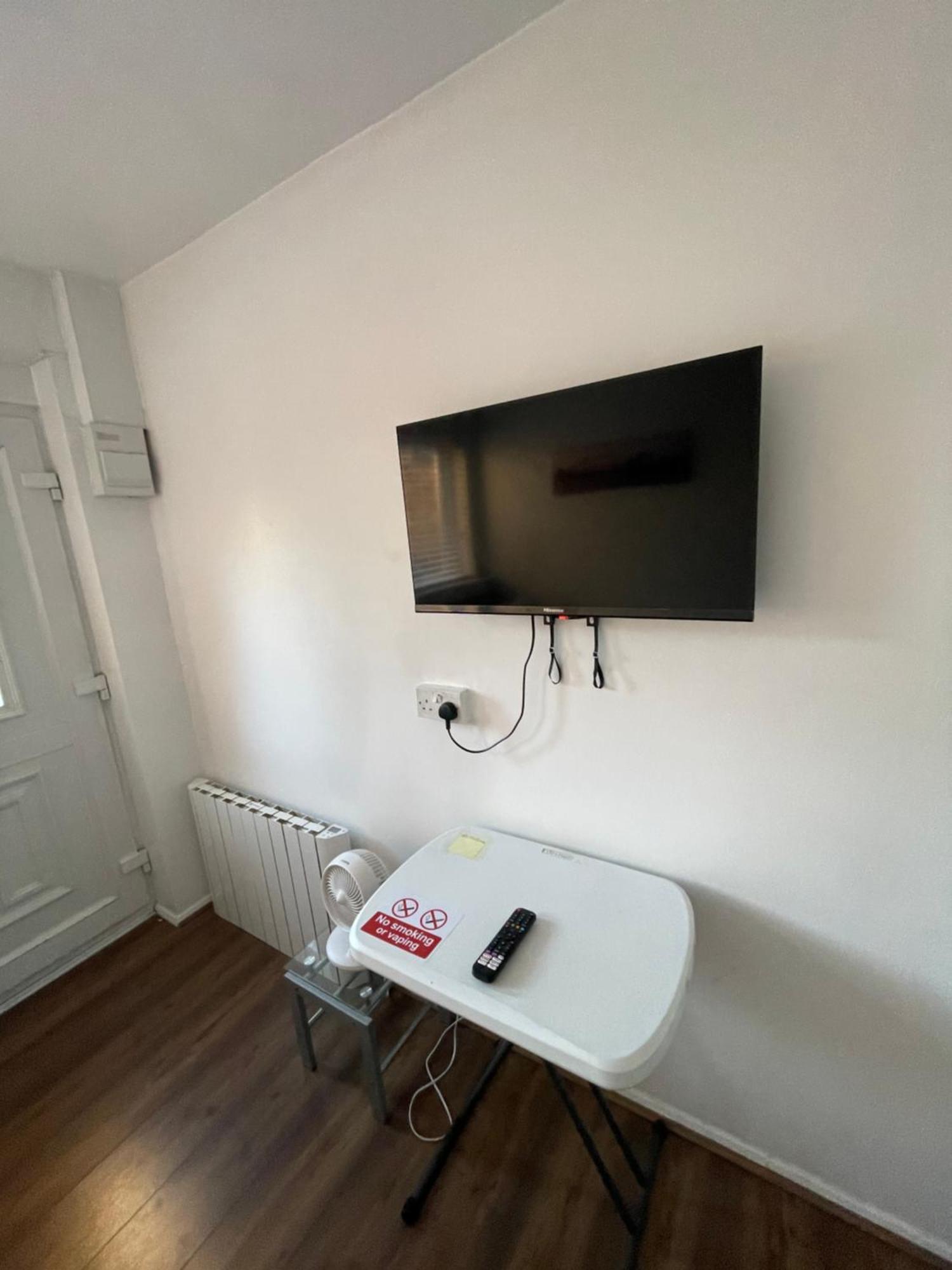 Fantastic Studio, Private Bathroom And Mini Kitchen. Thamesmead  Exterior foto