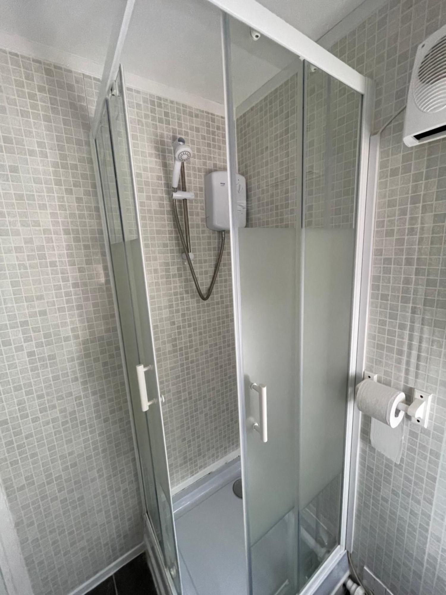 Fantastic Studio, Private Bathroom And Mini Kitchen. Thamesmead  Exterior foto